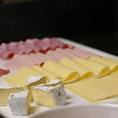 לינה וארוחת בוקר Haus Tirol