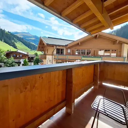 ベッド・アンド・ブレックファスト Haus Tirol 3*