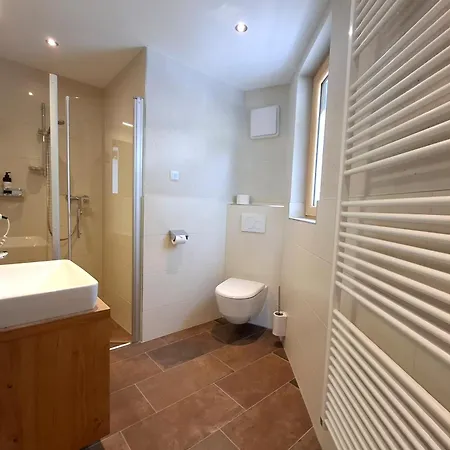 Haus Tirol Oda ve Kahvaltı Tux