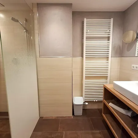 Haus Tirol Oda ve Kahvaltı 3*