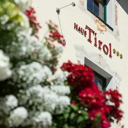 לינה וארוחת בוקר Haus Tirol